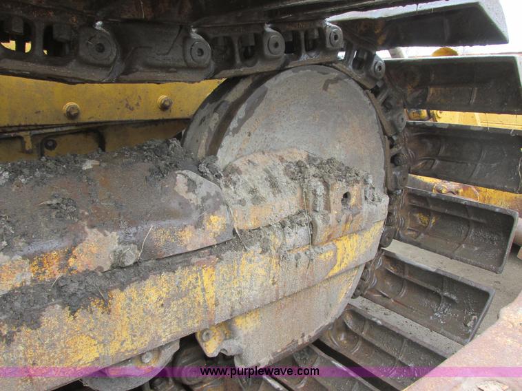 image for item I2703 1984 Komatsu D65P-8LGP dozer