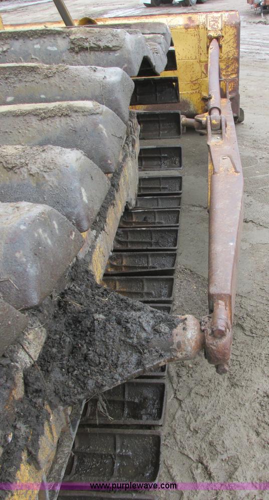 image for item I2703 1984 Komatsu D65P-8LGP dozer