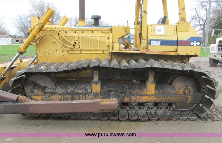 image for item I2703 1984 Komatsu D65P-8LGP dozer
