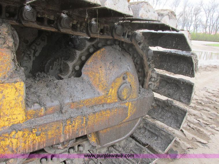 image for item I2703 1984 Komatsu D65P-8LGP dozer