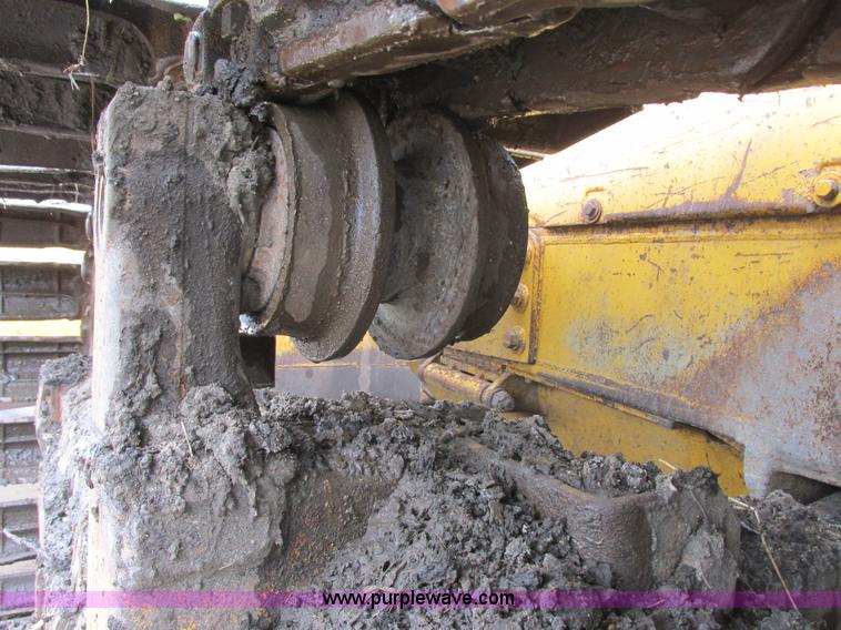 image for item I2703 1984 Komatsu D65P-8LGP dozer