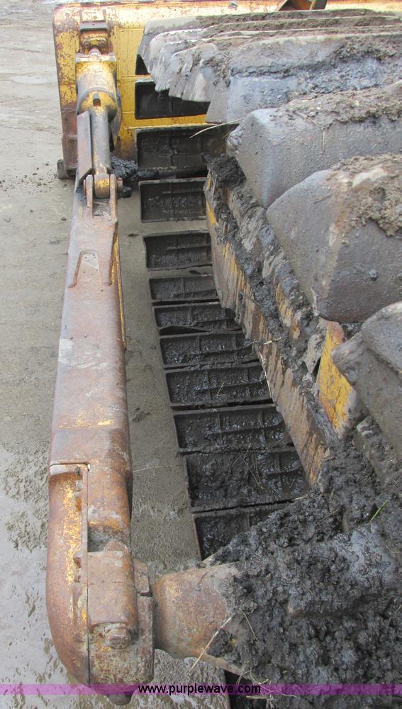 image for item I2703 1984 Komatsu D65P-8LGP dozer