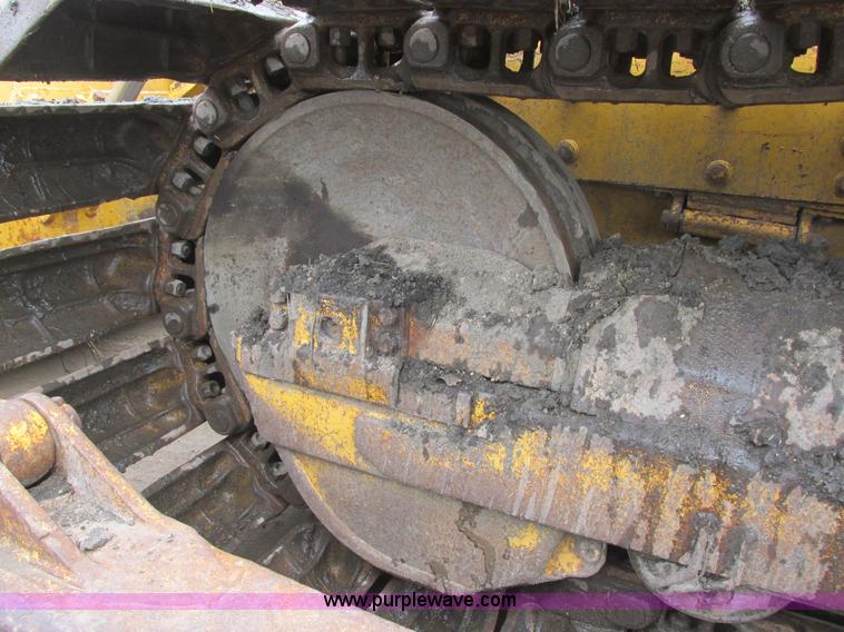 image for item I2703 1984 Komatsu D65P-8LGP dozer
