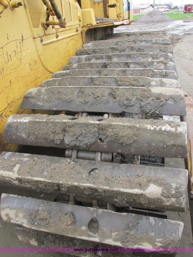 image for item I2703 1984 Komatsu D65P-8LGP dozer