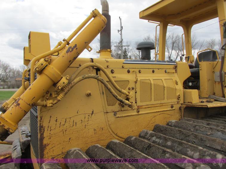 image for item I2703 1984 Komatsu D65P-8LGP dozer