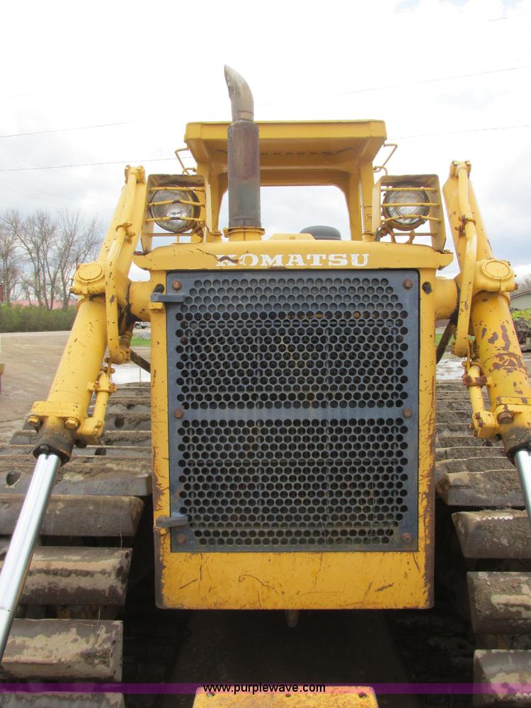 image for item I2703 1984 Komatsu D65P-8LGP dozer