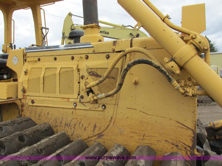 image for item I2703 1984 Komatsu D65P-8LGP dozer