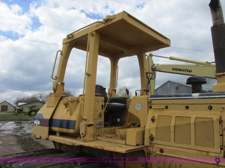 image for item I2703 1984 Komatsu D65P-8LGP dozer