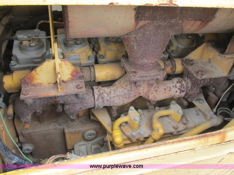 image for item I2703 1984 Komatsu D65P-8LGP dozer
