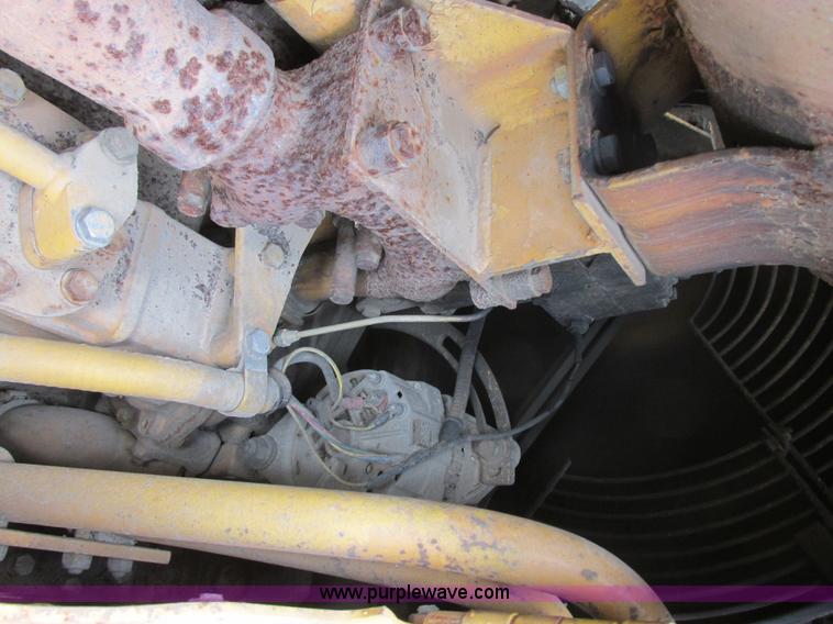 image for item I2703 1984 Komatsu D65P-8LGP dozer