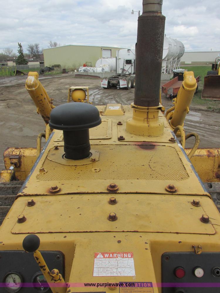image for item I2703 1984 Komatsu D65P-8LGP dozer