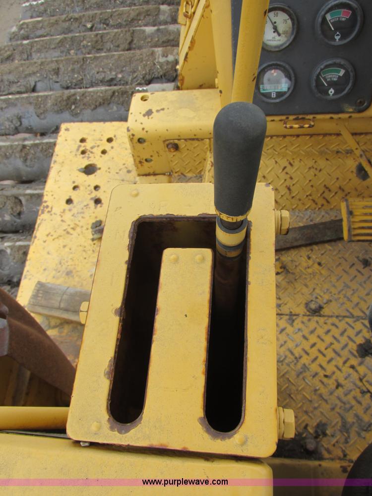 image for item I2703 1984 Komatsu D65P-8LGP dozer