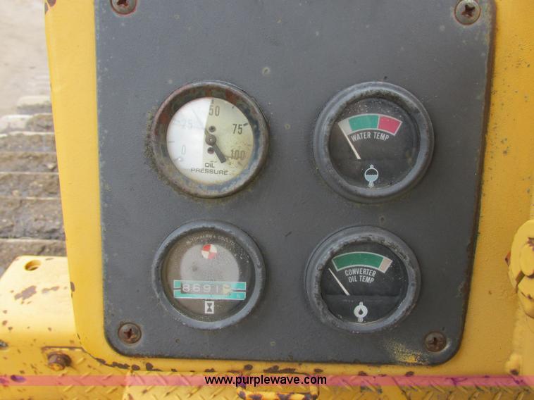 image for item I2703 1984 Komatsu D65P-8LGP dozer