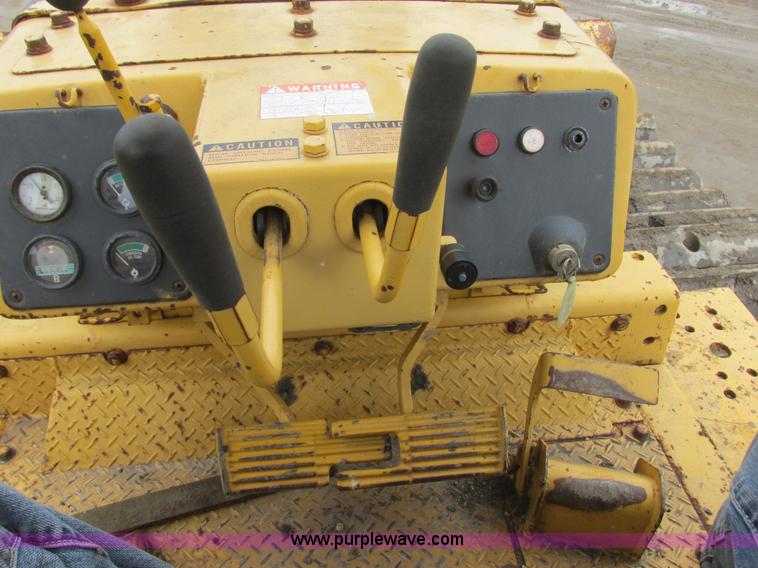 image for item I2703 1984 Komatsu D65P-8LGP dozer
