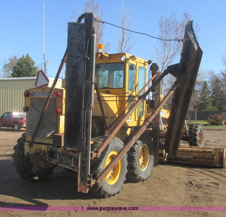 image for item I2704 1984 Champion 740B motor grader