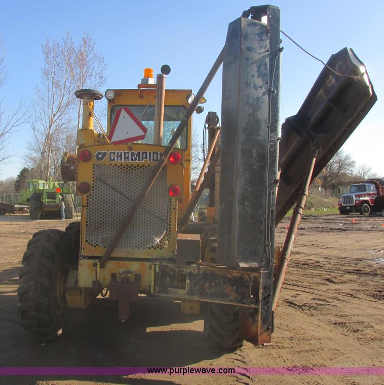 image for item I2704 1984 Champion 740B motor grader