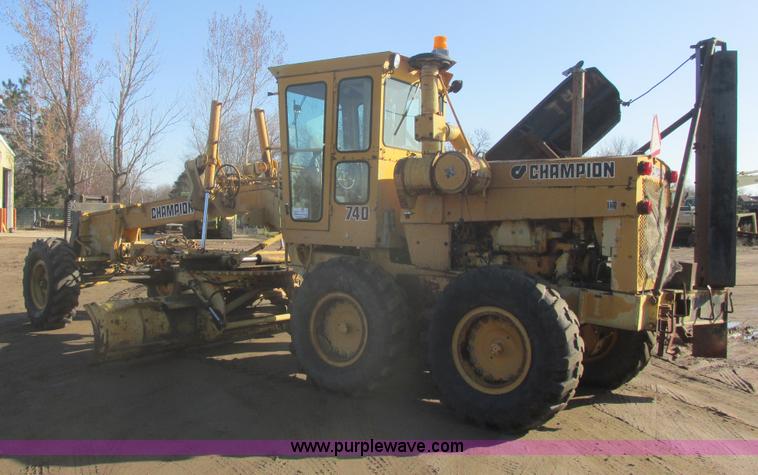 image for item I2704 1984 Champion 740B motor grader