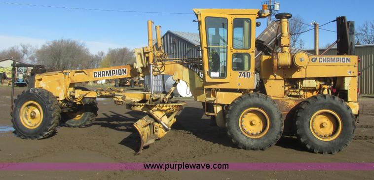 image for item I2704 1984 Champion 740B motor grader