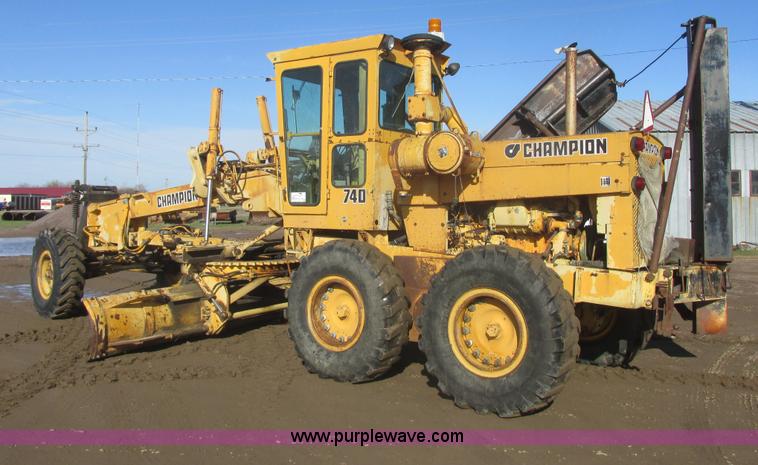 image for item I2704 1984 Champion 740B motor grader