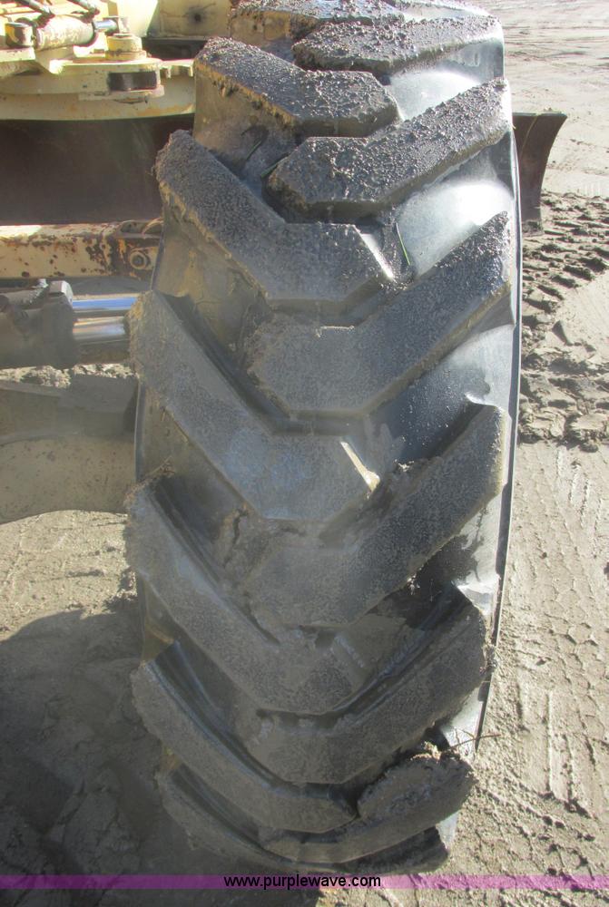 image for item I2704 1984 Champion 740B motor grader