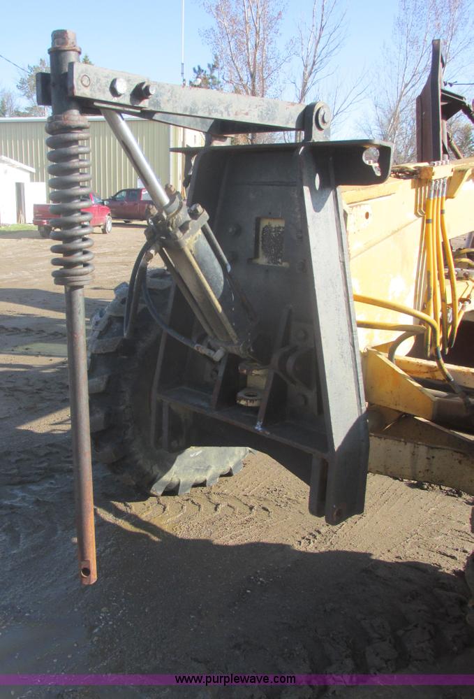 image for item I2704 1984 Champion 740B motor grader