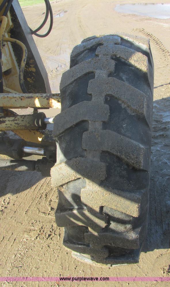 image for item I2704 1984 Champion 740B motor grader