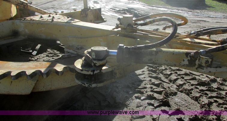 image for item I2704 1984 Champion 740B motor grader