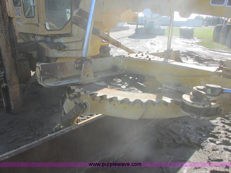 image for item I2704 1984 Champion 740B motor grader