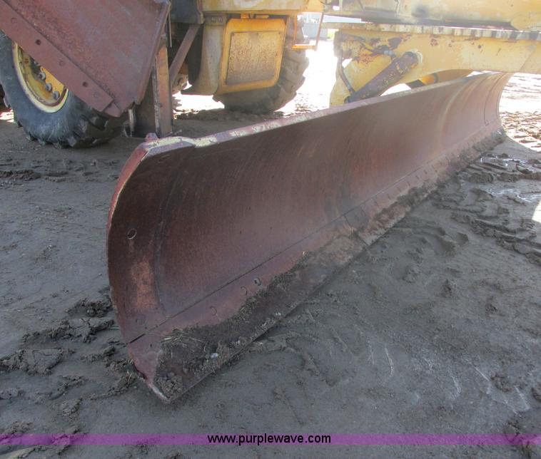 image for item I2704 1984 Champion 740B motor grader