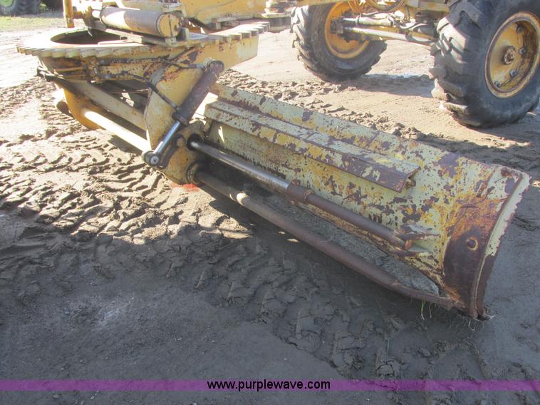 image for item I2704 1984 Champion 740B motor grader