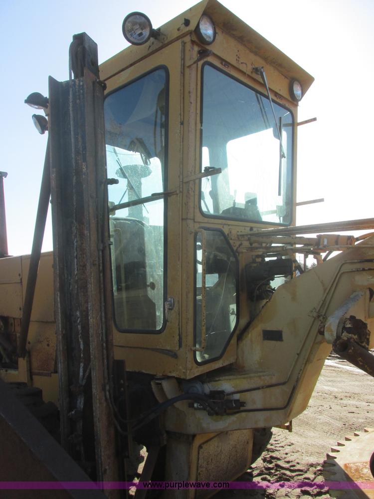 image for item I2704 1984 Champion 740B motor grader