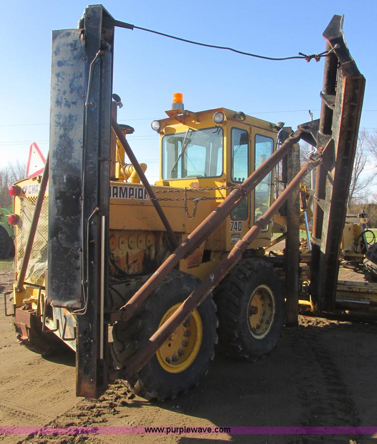 image for item I2704 1984 Champion 740B motor grader