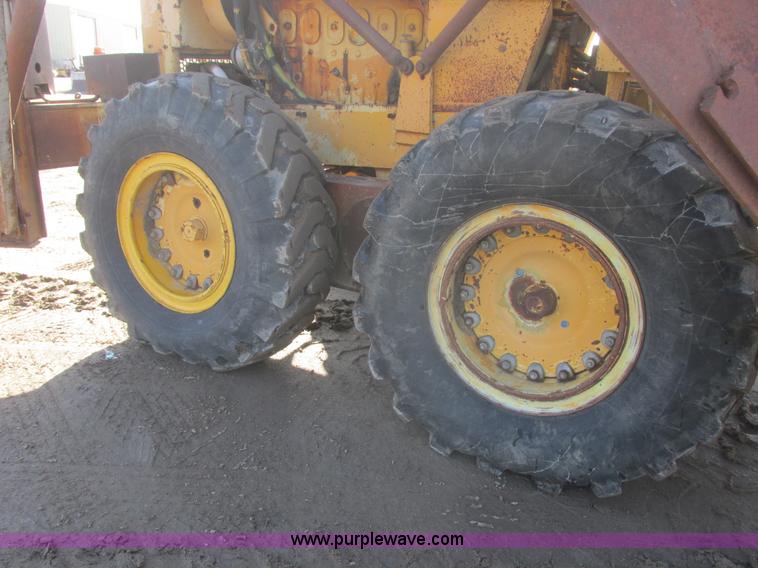 image for item I2704 1984 Champion 740B motor grader