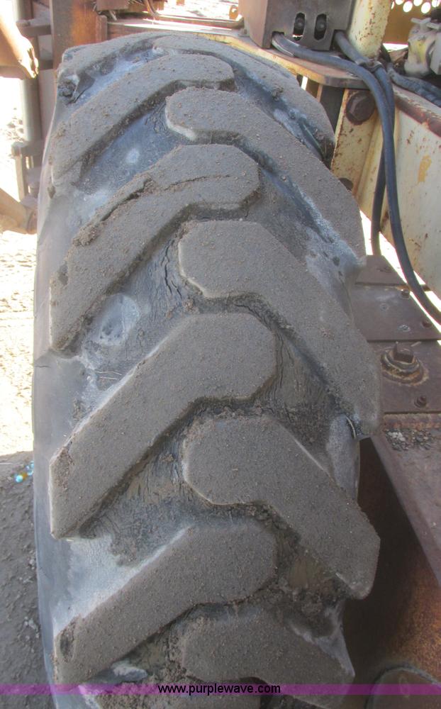 image for item I2704 1984 Champion 740B motor grader