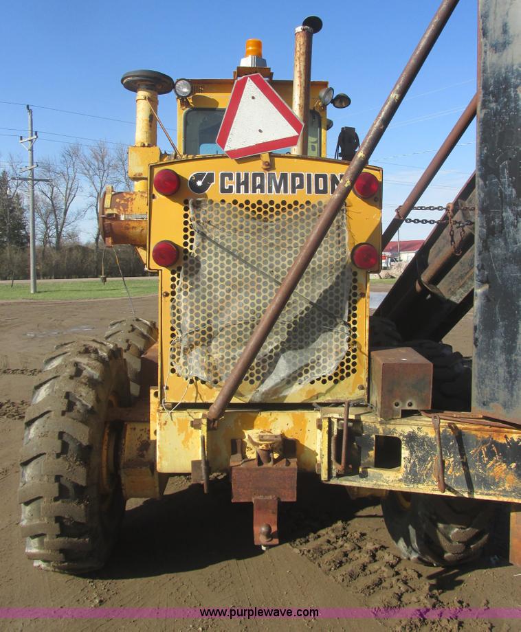 image for item I2704 1984 Champion 740B motor grader