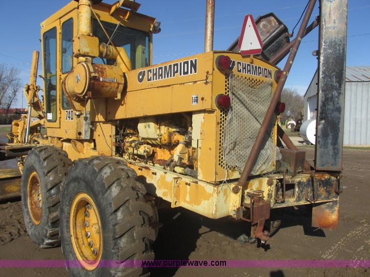 image for item I2704 1984 Champion 740B motor grader