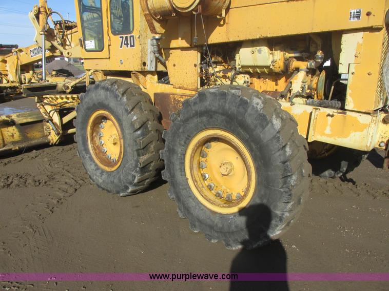 image for item I2704 1984 Champion 740B motor grader