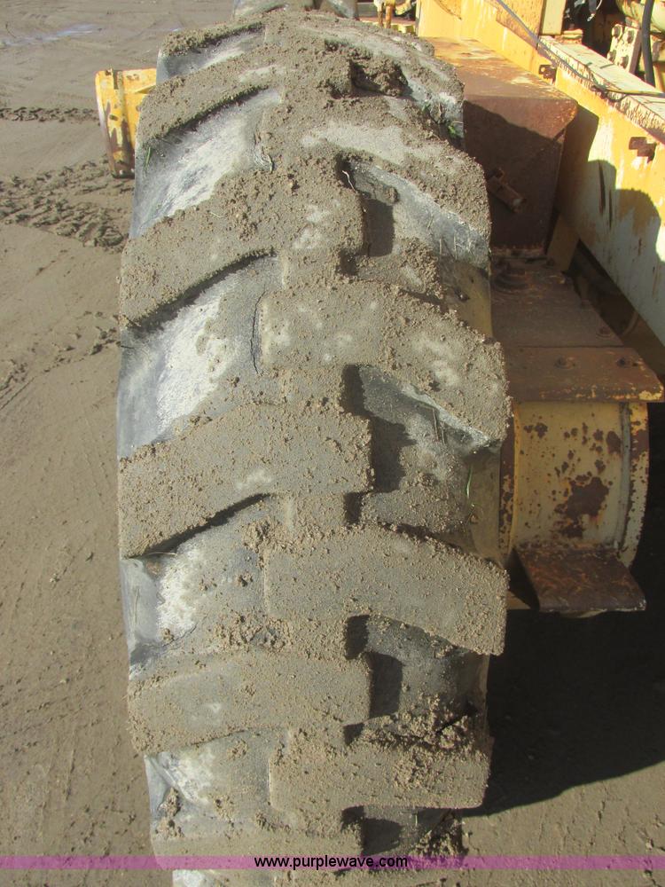 image for item I2704 1984 Champion 740B motor grader