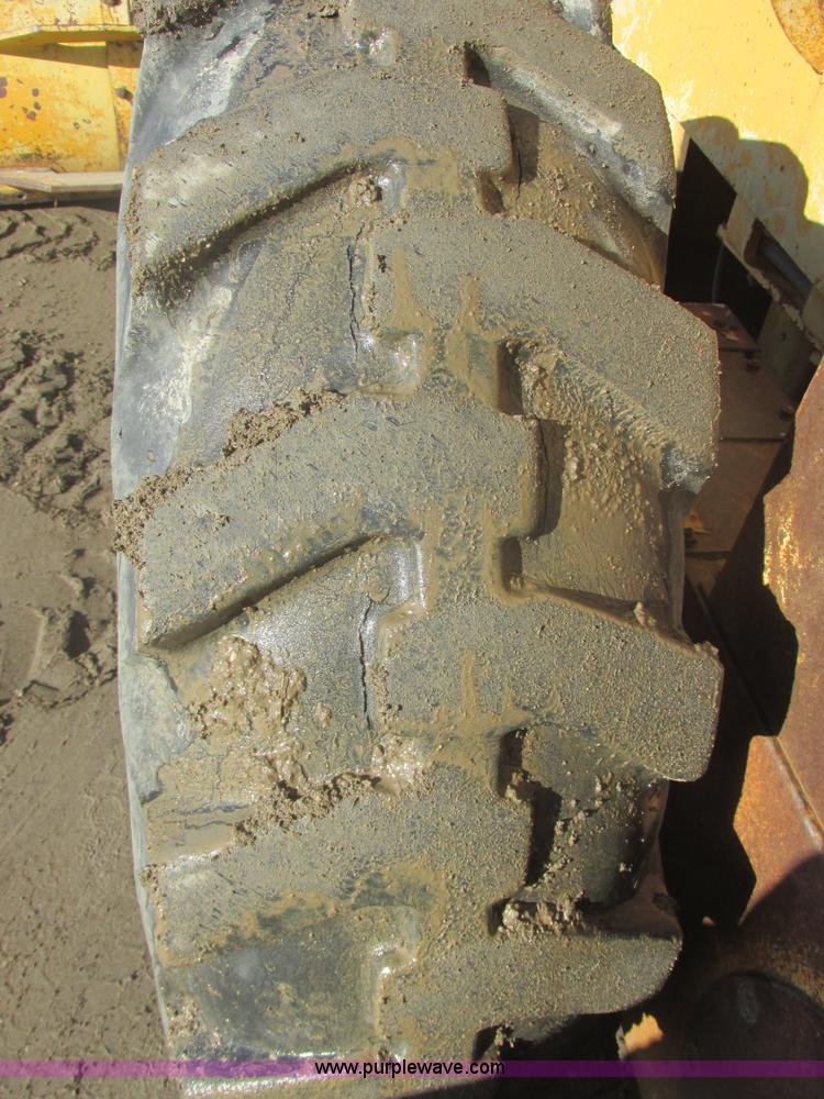 image for item I2704 1984 Champion 740B motor grader