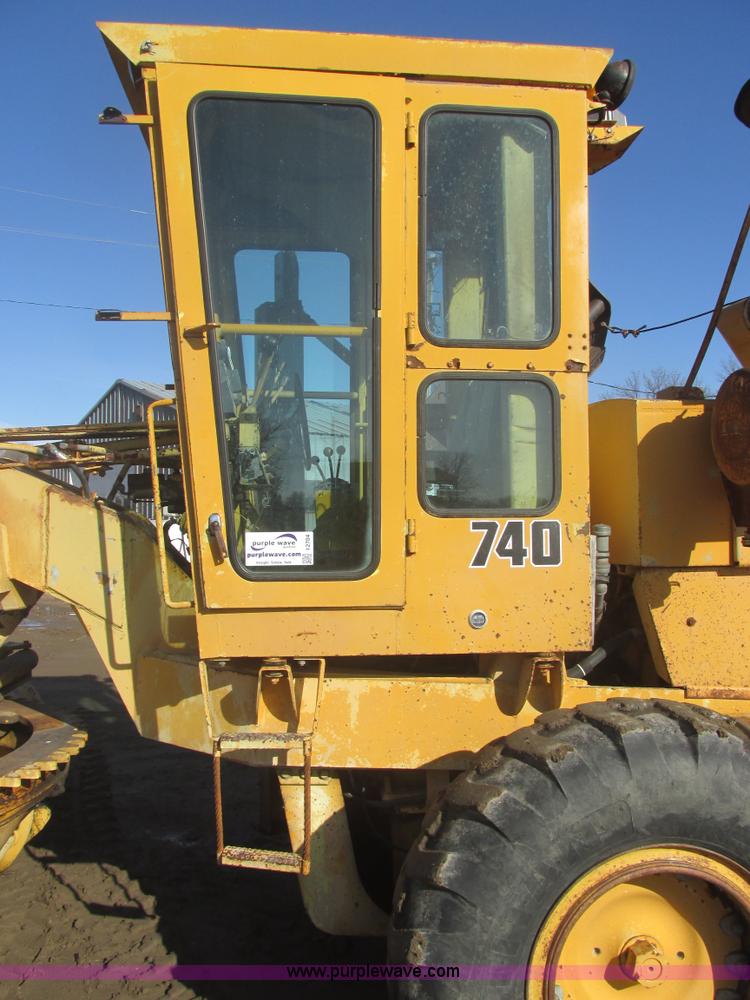 image for item I2704 1984 Champion 740B motor grader