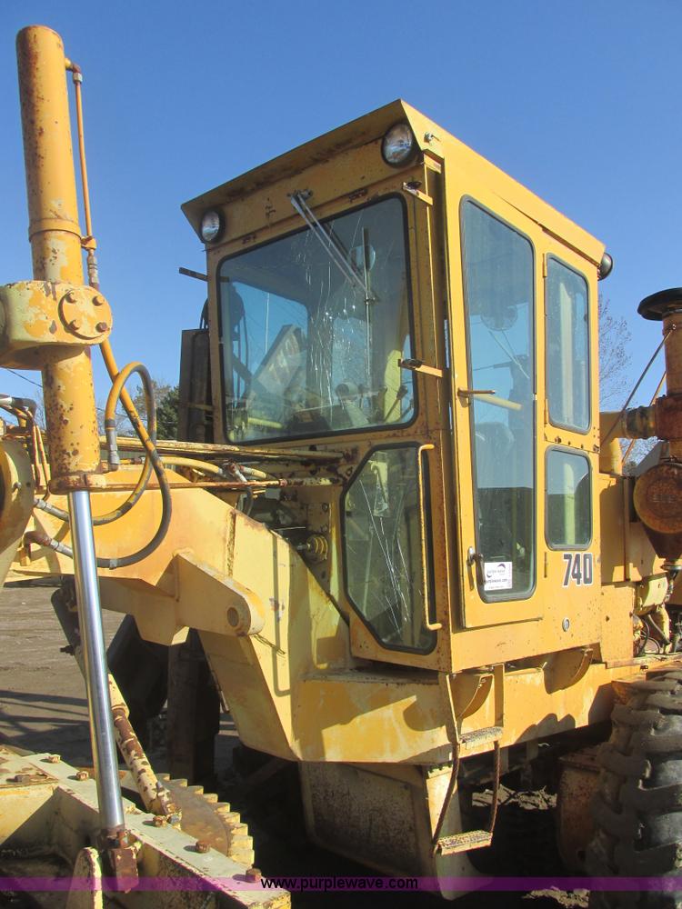 image for item I2704 1984 Champion 740B motor grader