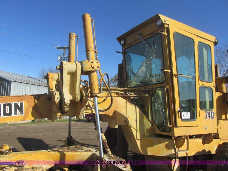 image for item I2704 1984 Champion 740B motor grader