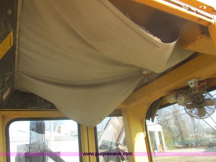 image for item I2704 1984 Champion 740B motor grader