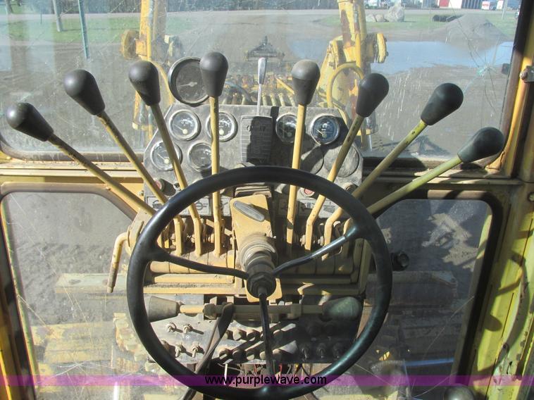 image for item I2704 1984 Champion 740B motor grader