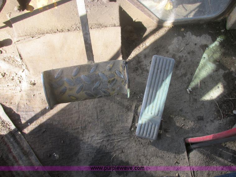 image for item I2704 1984 Champion 740B motor grader