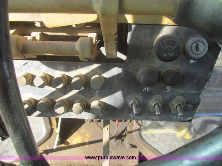 image for item I2704 1984 Champion 740B motor grader