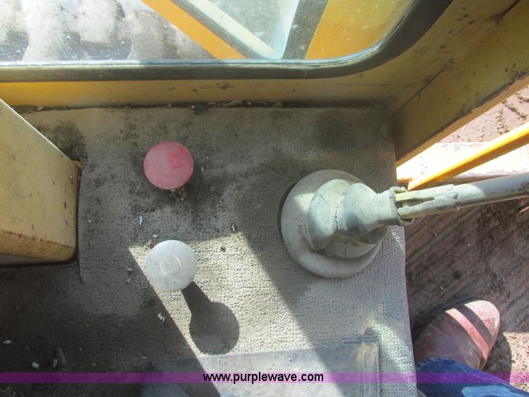 image for item I2704 1984 Champion 740B motor grader