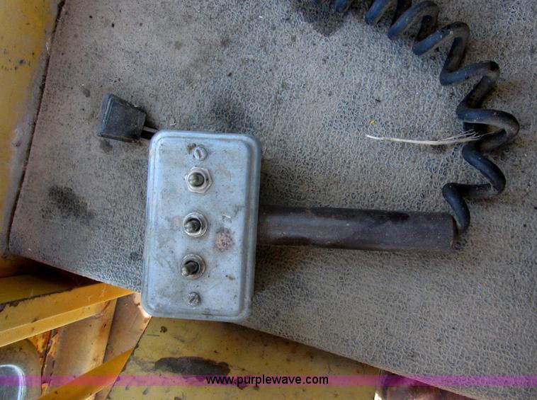 image for item I2704 1984 Champion 740B motor grader