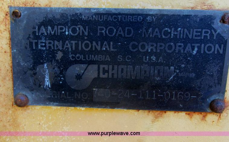 image for item I2704 1984 Champion 740B motor grader