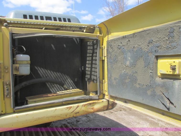 image for item I2706 1994 Komatsu PC200LC-6L excavator